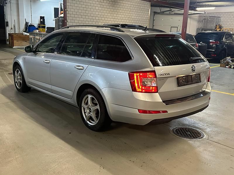 Gebraucht Skoda Octavia Ambition 184 PS (135 kW) 2015 Kombi
