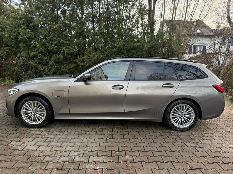 Gebraucht BMW 330e Luxury Line 292 PS (214 kW) 2021 Kombi