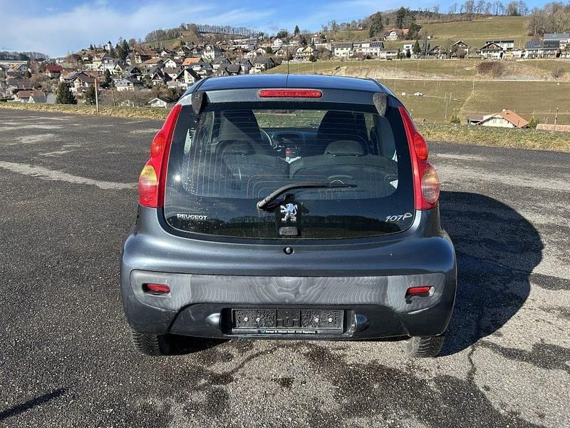 Gebraucht Peugeot 107 68 PS (50 kW) 2010 Kleinwagen