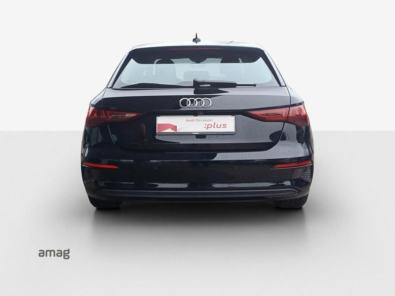 Gebraucht Audi A3 Attraction 150 PS (110 kW) 2022 Brillantschwarz Limousine