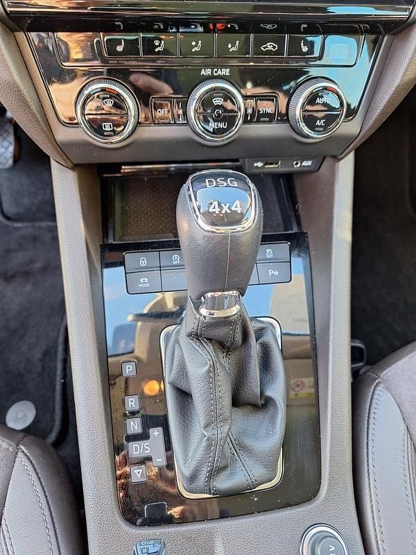 Gebraucht Skoda Octavia LAURIN & KLEMENT 184 PS (135 kW) 2017 Kombi