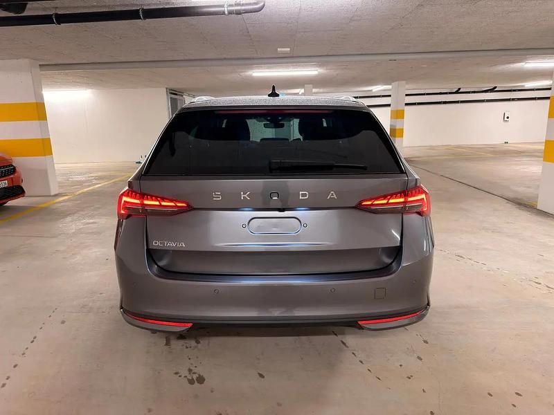 Neu Skoda Octavia Selection 150 PS (110 kW) 2026 Gray Kombi