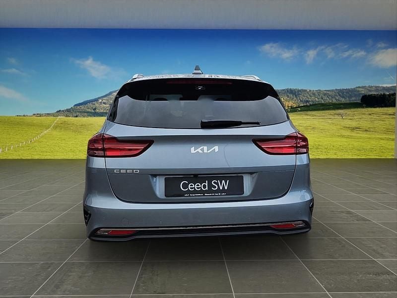 Neu Kia Ceed Sportswagon 140 PS (102 kW) 2025 Silber Kombi