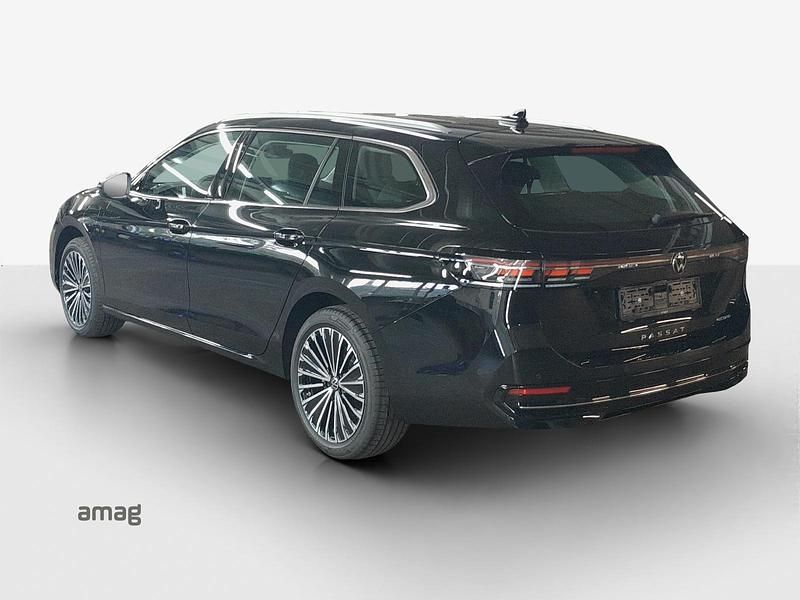 Gebraucht VW Passat Elegance 204 PS (150 kW) 2024 Grenadill black metallic Kombi