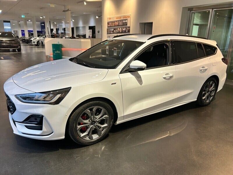 Weiss Gebraucht 2024 Ford Focus ST-Line X Kombi | CHF 36’800 - Bild 1/4
