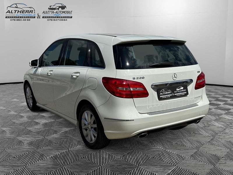 Gebraucht Mercedes B220 170 PS (125 kW) 2015 Van / Kleinbus