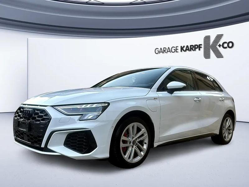 Weiss Gebraucht 2025 Audi A3 Sportback e-tron S-Line Kleinwagen | CHF 30’850 (Guter Preis) - Bild 1/4