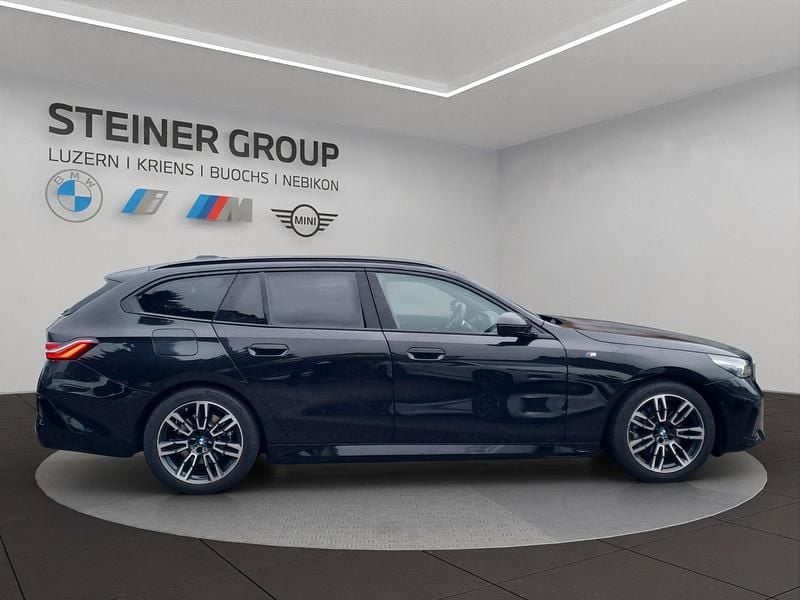 Gebraucht BMW 520 M Sport 197 PS (144 kW) 2025 Schwarz Kombi