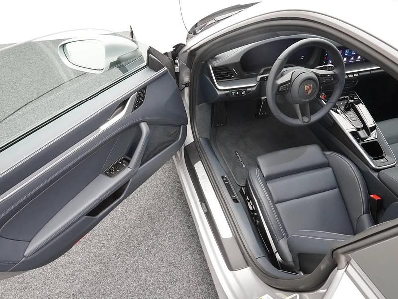 Neu Porsche 911 Carrera S 480 PS (353 kW) 2025 Silber Coupé