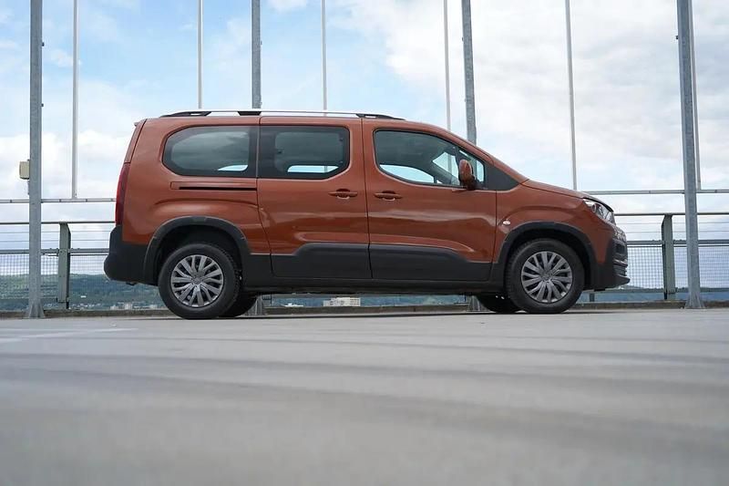 Gebraucht Peugeot Rifter Allure 130 PS (95 kW) 2026 Orange Van / Kleinbus