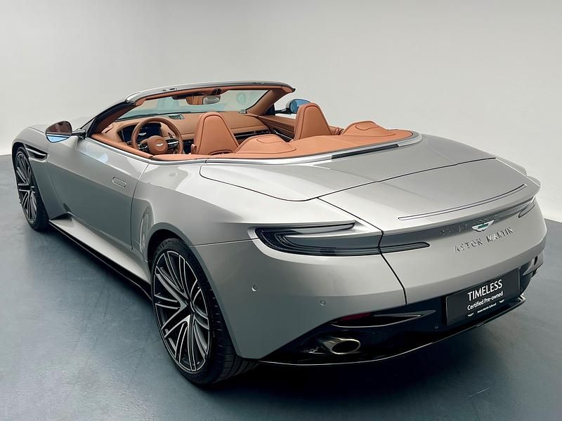 Gebraucht Aston Martin DB12 680 PS (500 kW) 2024 Silber Cabrio