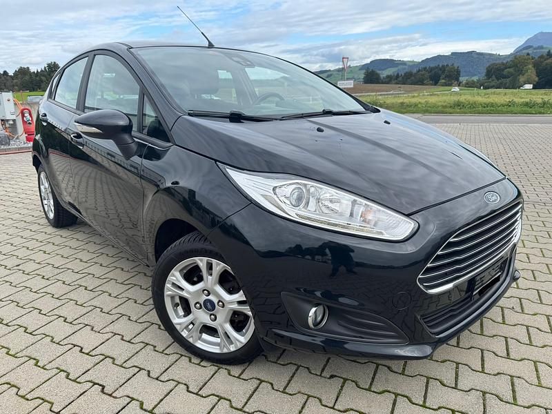 Gebraucht Ford Fiesta Trend 100 PS (73 kW) 2015 Kleinwagen