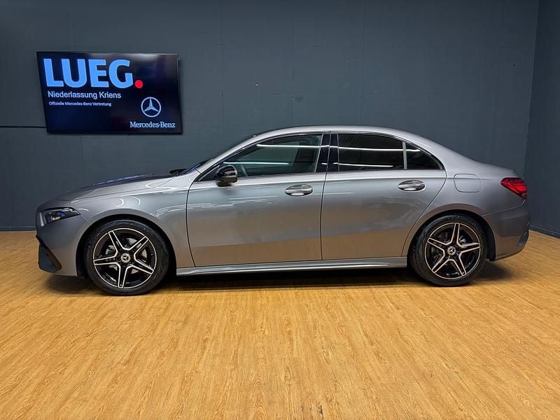 Grau Gebraucht 2024 Mercedes A200 AMG Limousine | CHF 38’800 (Teuer) - Bild 1/4