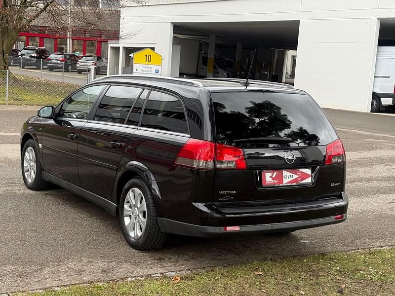Gebraucht Opel Vectra Essentia 155 PS (114 kW) 2009