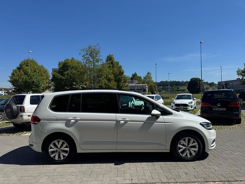 Gebraucht VW Touran Comfortline 150 PS (110 kW) 2020 Van / Kleinbus