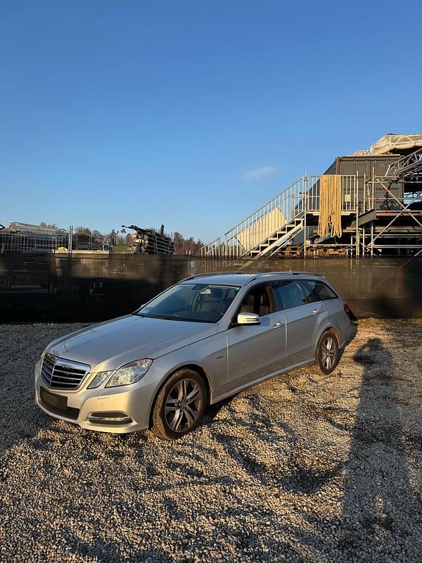 Gebraucht 2010 Mercedes E300 | CHF 5’999 - Bild 1/4