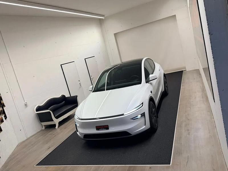Neu Tesla Model Y Long Range AWD 378 kW (514 PS) 2026 Weiss SUV
