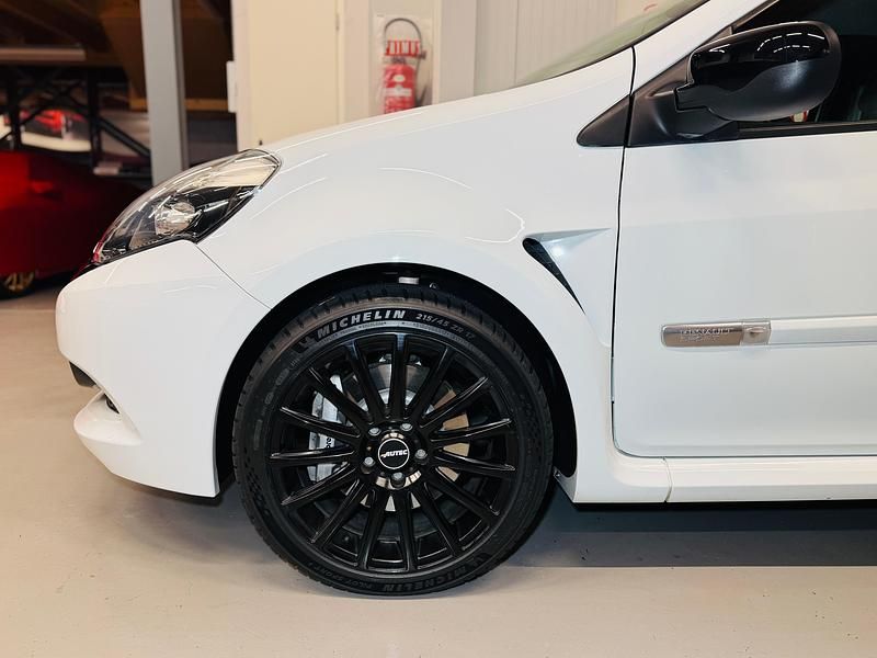 Gebraucht Renault Clio R.S. R.S. 200 PS (147 kW) 2011 Kleinwagen