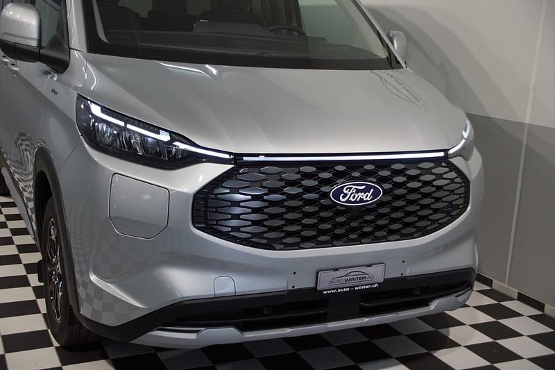 Neu Ford Tourneo Active 160 kW (218 PS) 2025