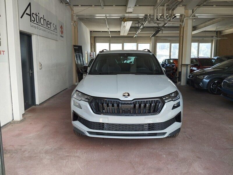 Neu Skoda Karoq SportLine 190 PS (139 kW) 2025 Grau SUV