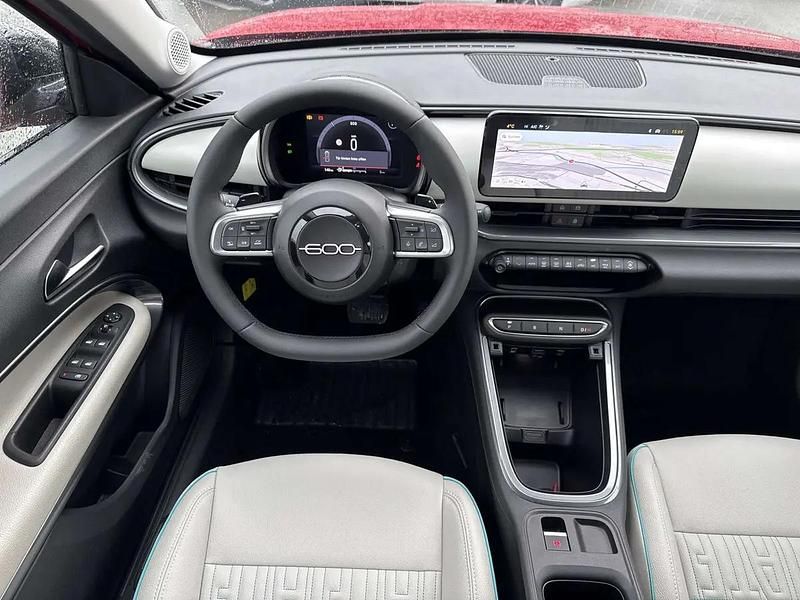 Neu Fiat 600 La Prima 145 PS (106 kW) 2026 Rot SUV