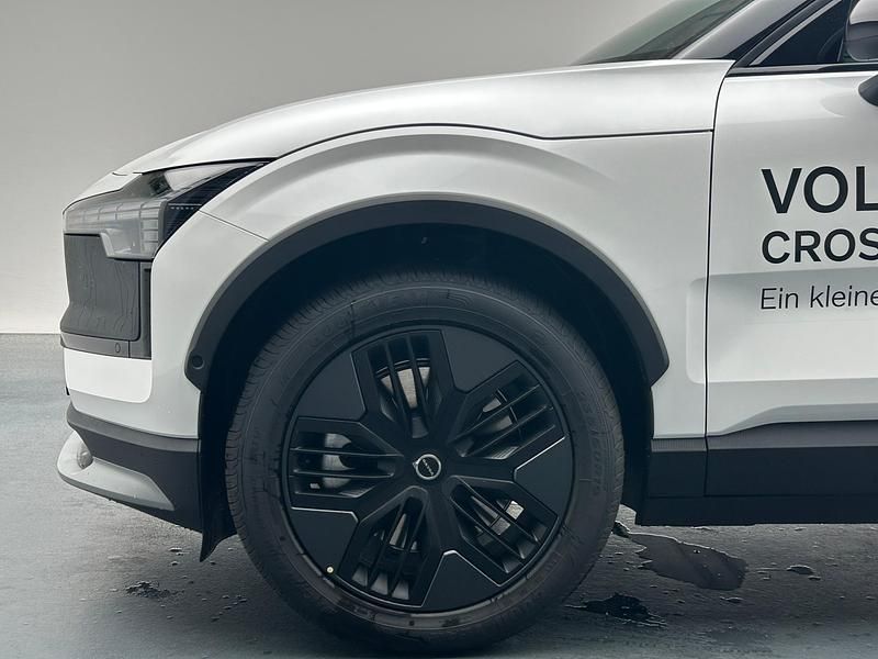 Neu Volvo EX30 CC Performance 314 kW (428 PS) 2025 Weiss SUV