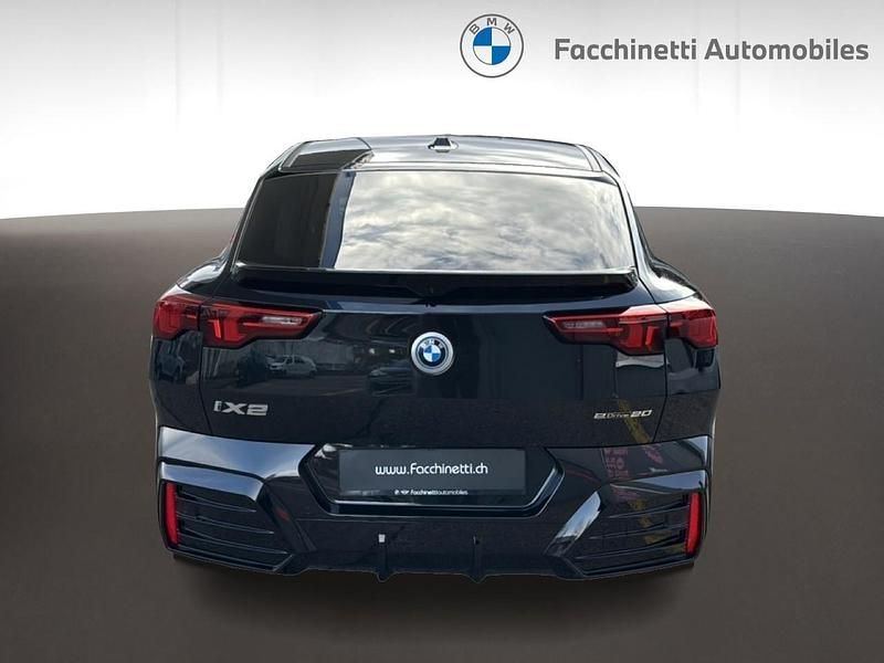 Neu BMW iX2 M Sport 150 kW (204 PS) 2025 Schwarz SUV