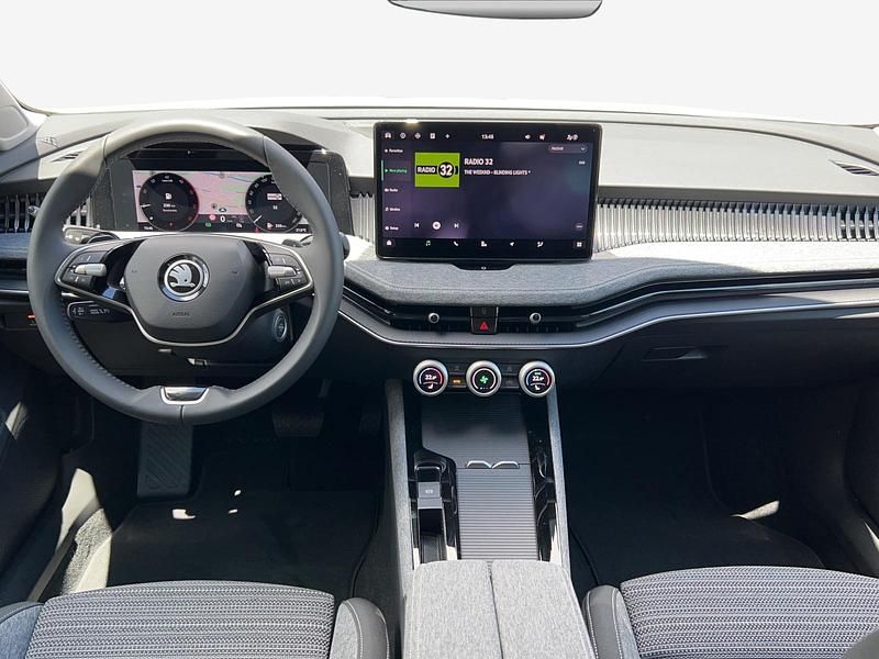 Gebraucht Skoda Superb Selection 150 PS (110 kW) 2024 Purity weiss, uni Kombi