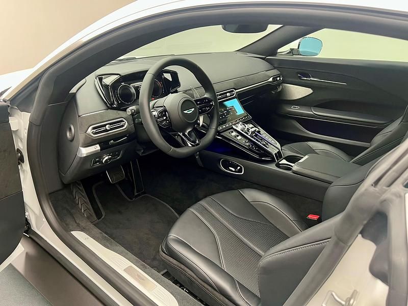 Neu Aston Martin V8 Vantage 665 PS (489 kW) 2025 Weiss Coupé