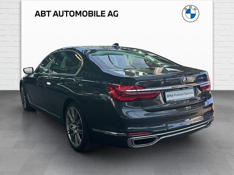 Gebraucht BMW 750 450 PS (330 kW) 2017 Grau Limousine