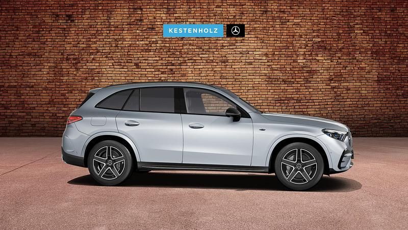 Gebraucht Mercedes GLC300e 335 PS (246 kW) 2025 Silber SUV