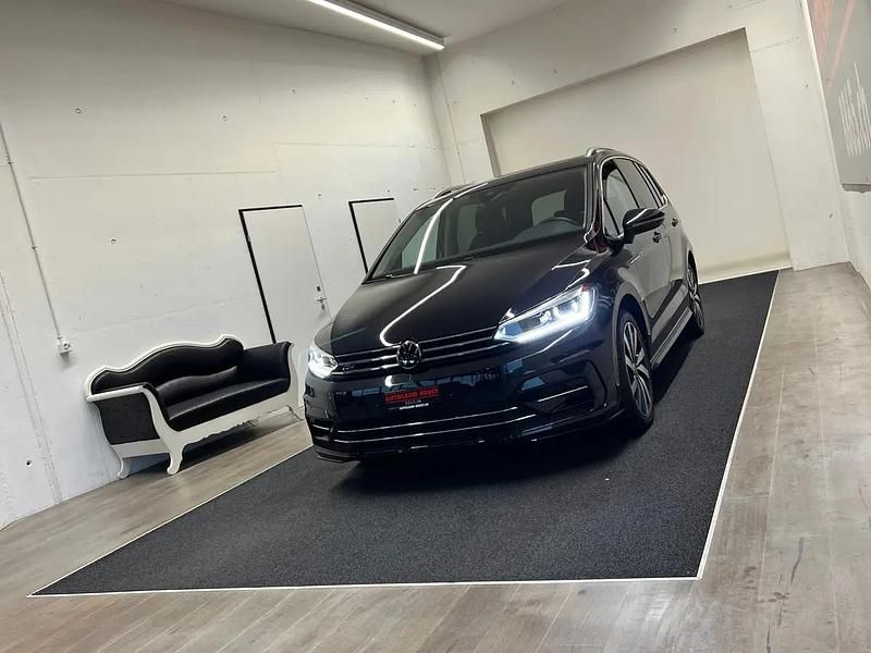 Gebraucht VW Touran Highline 150 PS (110 kW) 2025 Schwarz Van / Kleinbus