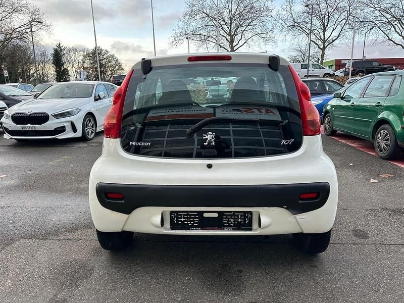 Gebraucht Peugeot 107 68 PS (50 kW) 2010 Kleinwagen