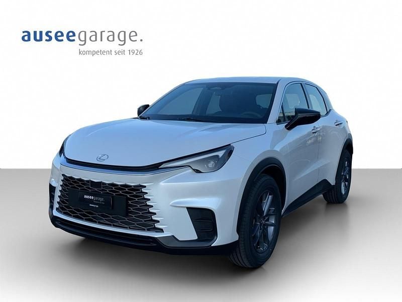 Weiss Gebraucht 2025 Lexus LBX Impression Line SUV | CHF 32’950 (Superpreis) - Bild 1/4