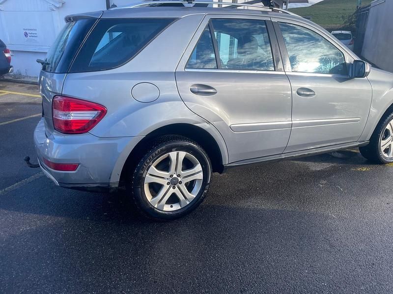 Gebraucht Mercedes ML350 231 PS (169 kW) 2010 SUV