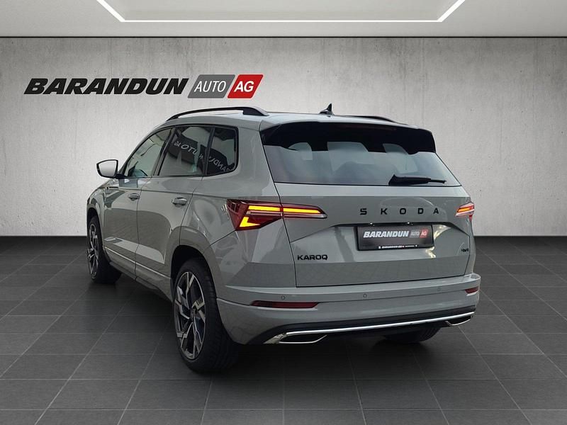 Neu Skoda Karoq SportLine 190 PS (139 kW) 2025 Grau SUV