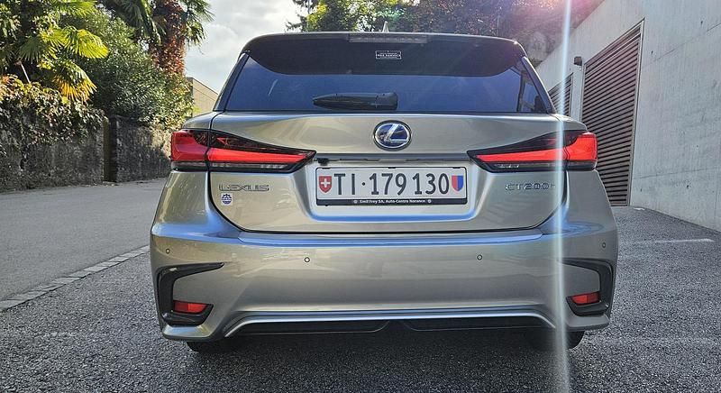 Gebraucht Lexus CT200h 136 PS (100 kW) 2018