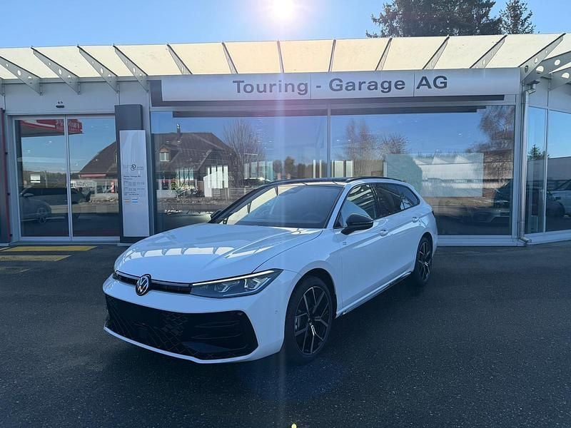 Gebraucht VW Passat R-line 265 PS (194 kW) 2026 Weiss Kombi