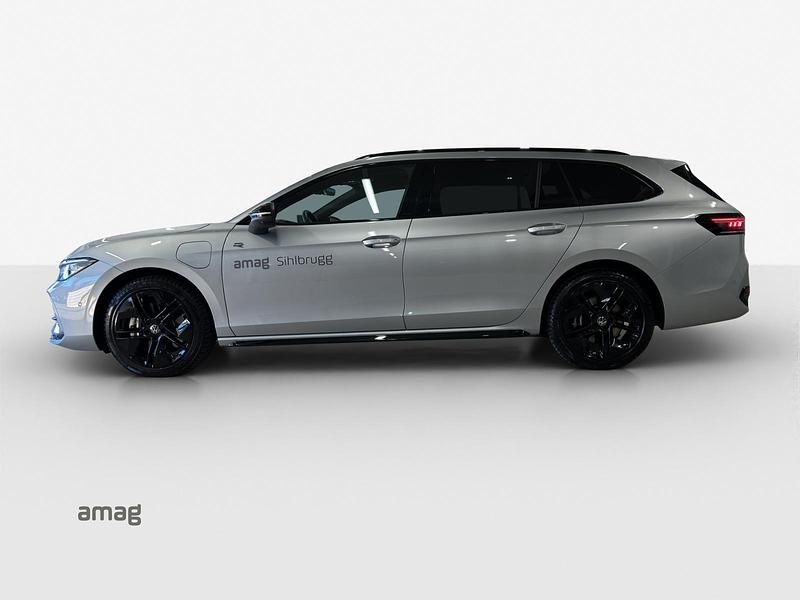 Gebraucht VW Passat R-line 272 PS (200 kW) 2024 Kombi