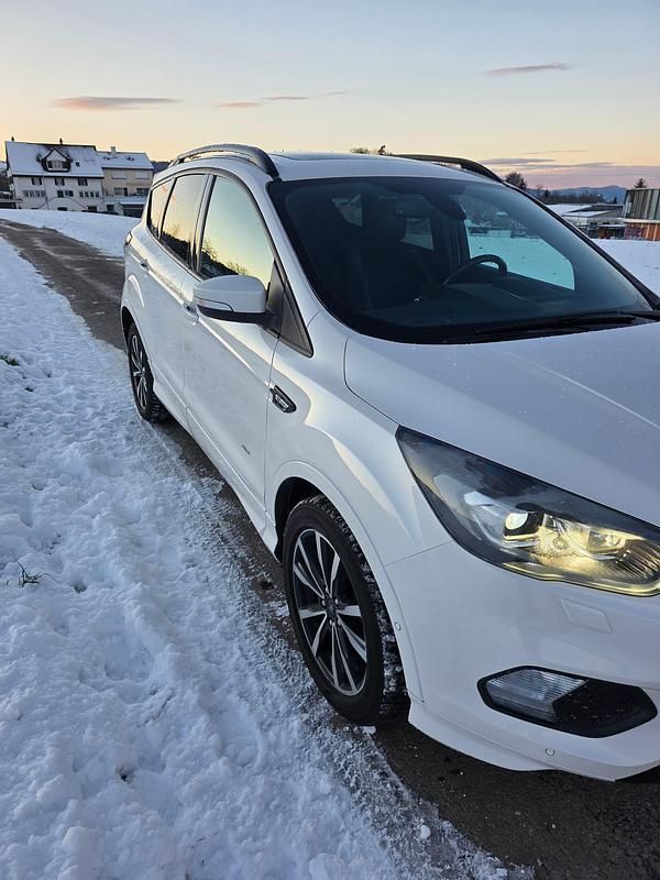 Gebraucht Ford Kuga ST-Line 180 PS (132 kW) 2017 SUV