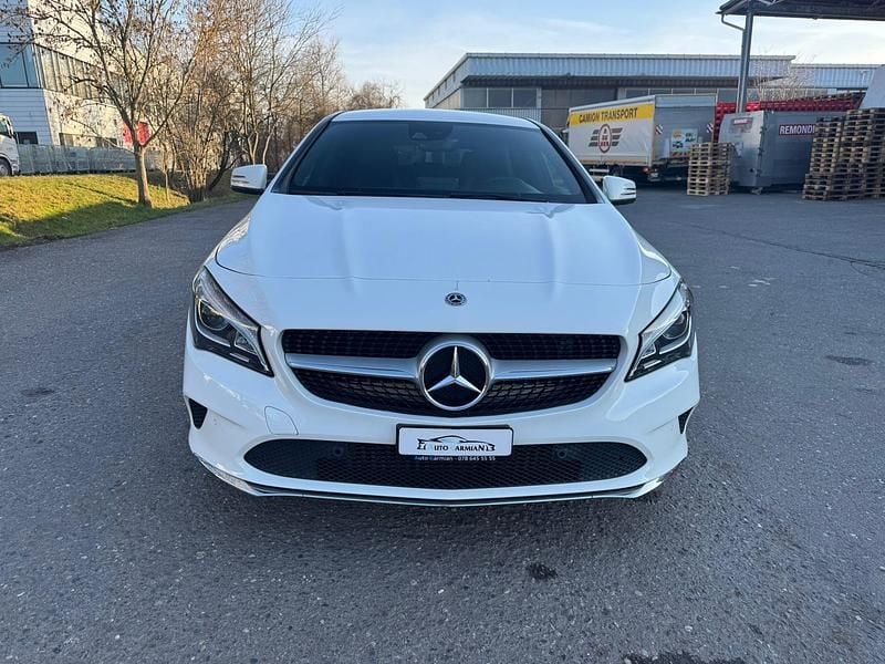 Gebraucht Mercedes CLA220 Shooting Brake Urban 184 PS (135 kW) 2018 Kombi