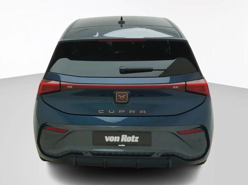 Neu Cupra Born e-Boost 169 kW (231 PS) 2025 Blau Kleinwagen