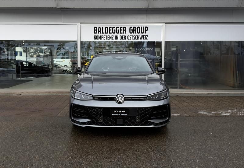 Gebraucht VW Passat R-line 193 PS (141 kW) 2024 Kombi