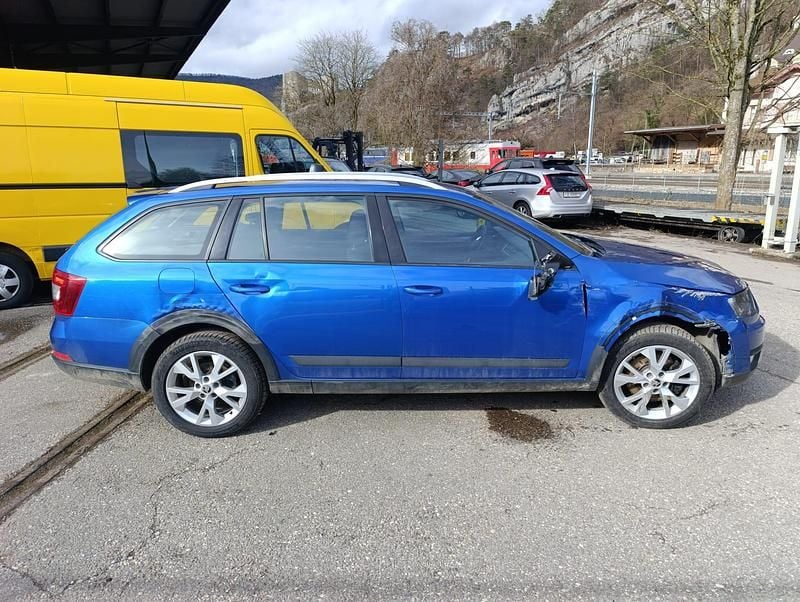 Gebraucht Skoda Octavia Scout 4x4 184 PS (135 kW) 2015 Kleinwagen