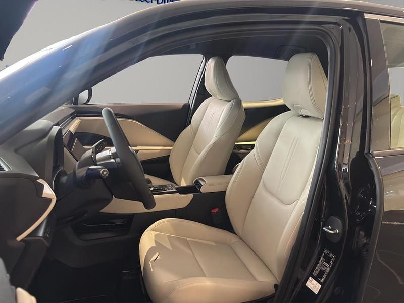 Neu Lexus LBX 136 PS (100 kW) 2026 Schwarz SUV