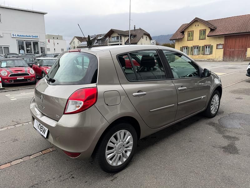 Gebraucht Renault Clio II Expression 103 PS (75 kW) 2011 Kleinwagen