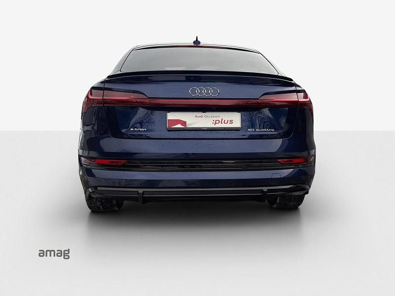 Gebraucht Audi e-tron Attraction 230 kW (313 PS) 2021 Navarrablau metallic SUV