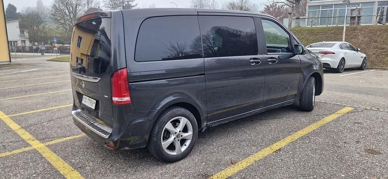 Gebraucht Mercedes V220 163 PS (119 kW) 2022 Van / Kleinbus