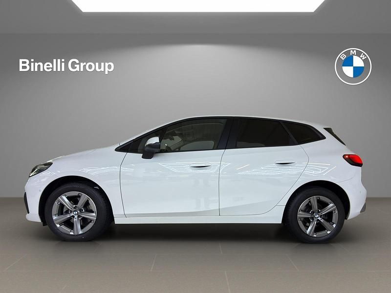 Gebraucht BMW 218 Active Tourer Sport Line 150 PS (110 kW) 2022 Weiss Van / Kleinbus