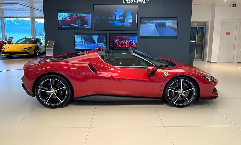 Gebraucht Ferrari 296 830 PS (610 kW) 2024 Rot Cabrio